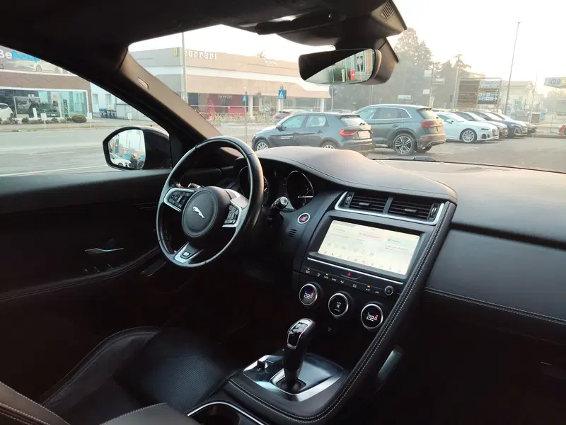 Jaguar E-Pace usata a Modena (8)