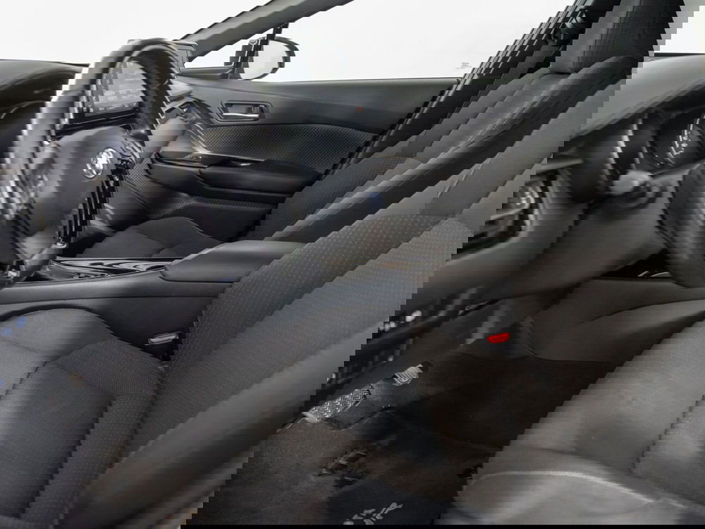 Toyota Toyota C-HR usata a Foggia (12)