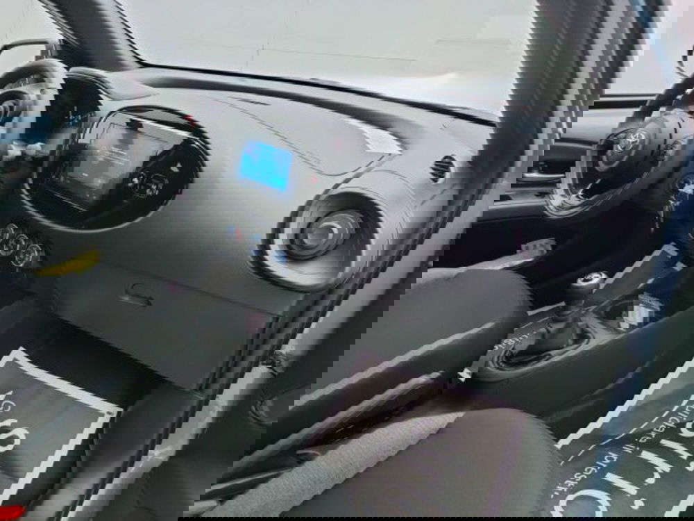 Toyota Aygo X nuova a Teramo (9)