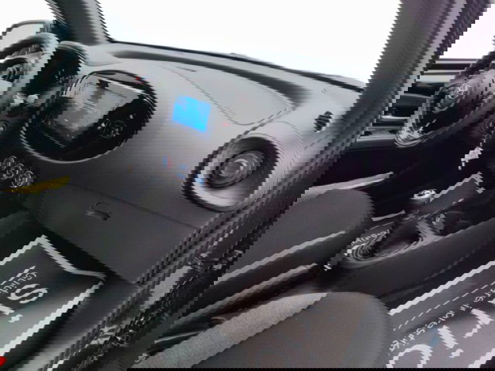 Toyota Aygo X nuova a Teramo (9)