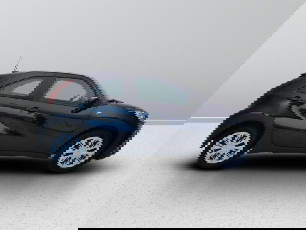 Toyota Aygo X nuova a Teramo (7)