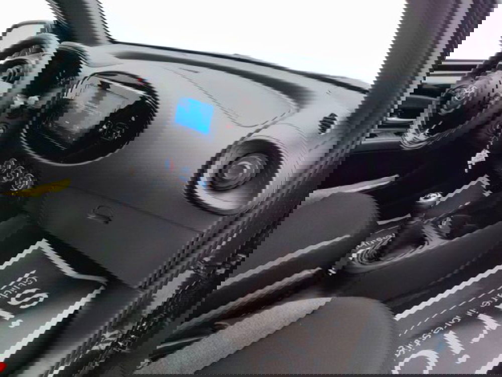 Toyota Aygo X nuova a Teramo (9)