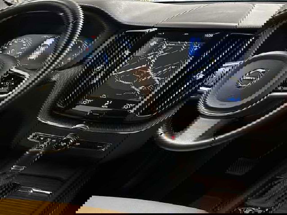 Volvo XC60 usata a Macerata (13)