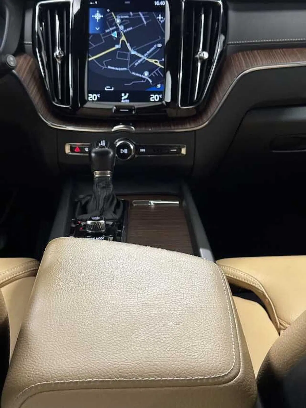 Volvo XC60 usata a Macerata (15)