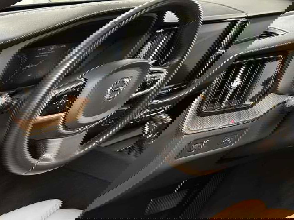 Volvo XC60 usata a Macerata (8)