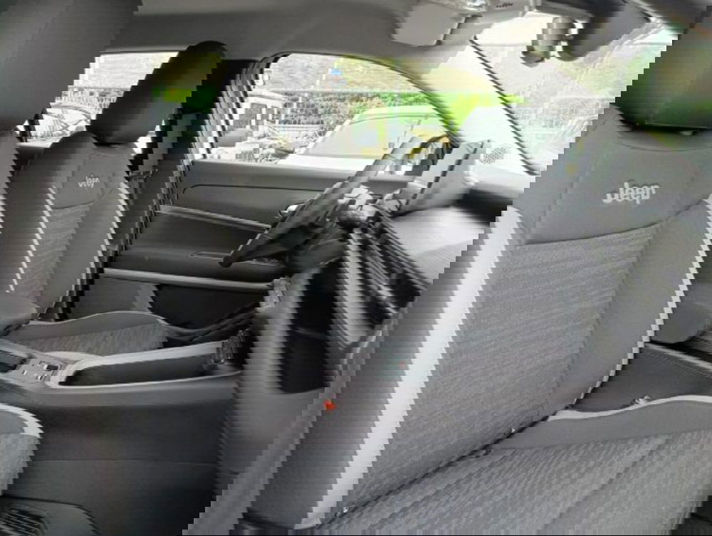 Jeep Avenger nuova a Brescia (15)