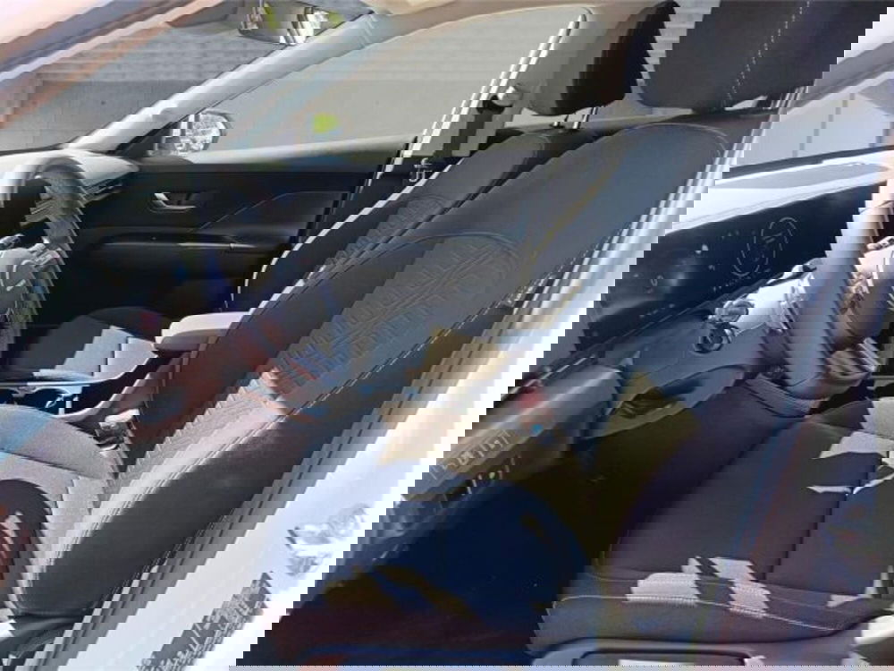 Hyundai Kona usata a Bari (11)