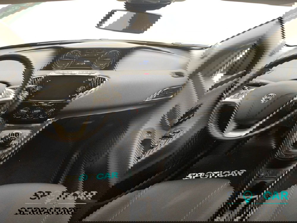 Lancia Ypsilon usata a Como (7)