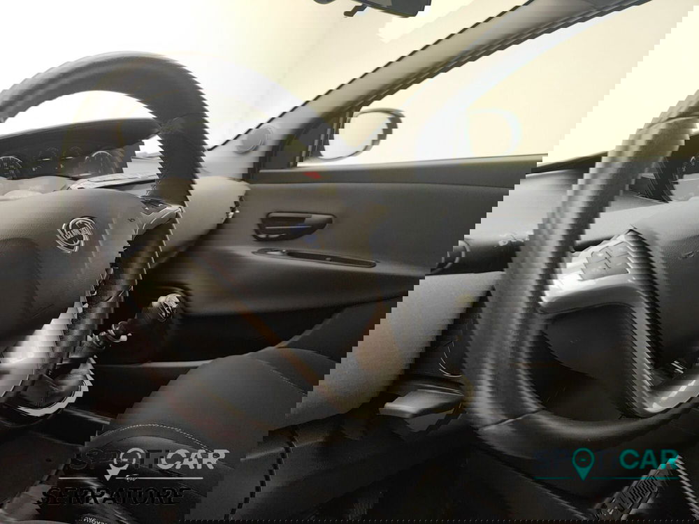 Lancia Ypsilon usata a Como (9)