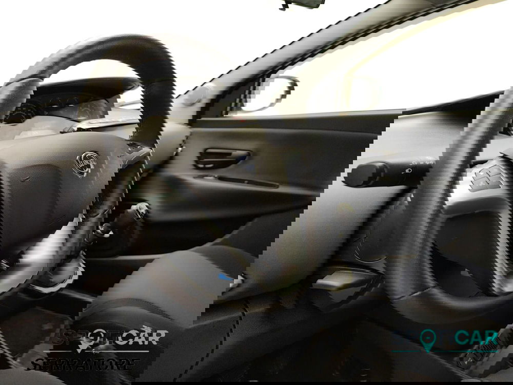 Lancia Ypsilon usata a Como (9)