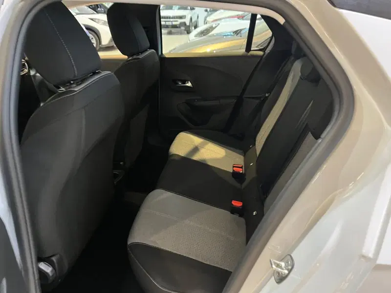 Opel Corsa nuova a Milano (15)