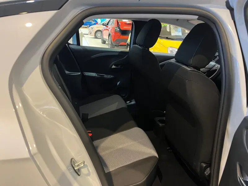 Opel Corsa nuova a Milano (16)