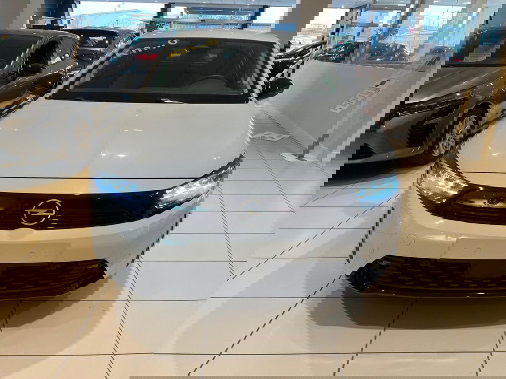 Opel Corsa nuova a Milano (2)