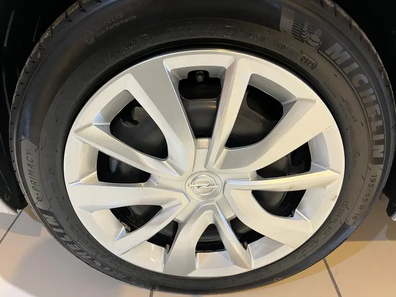 Opel Corsa nuova a Milano (5)