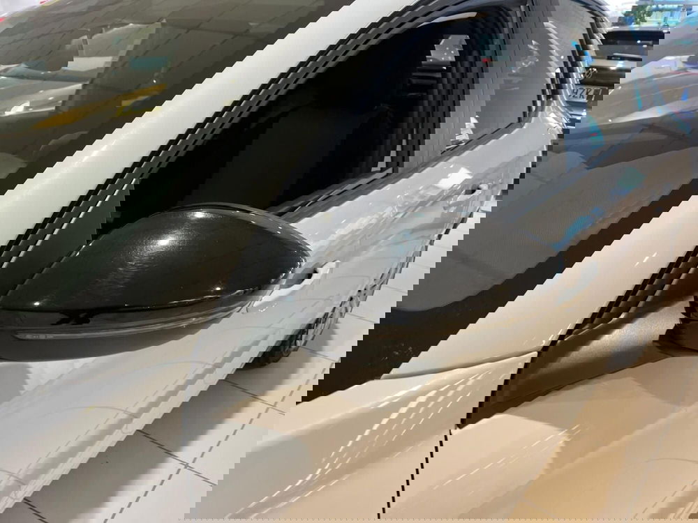 Opel Corsa nuova a Milano (8)