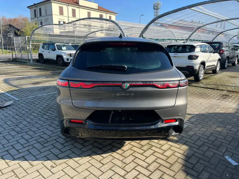 Alfa Romeo Tonale nuova a Milano (10)