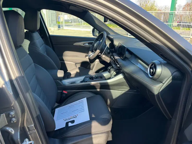 Alfa Romeo Tonale nuova a Milano (14)