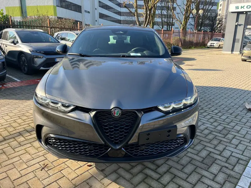 Alfa Romeo Tonale nuova a Milano (2)
