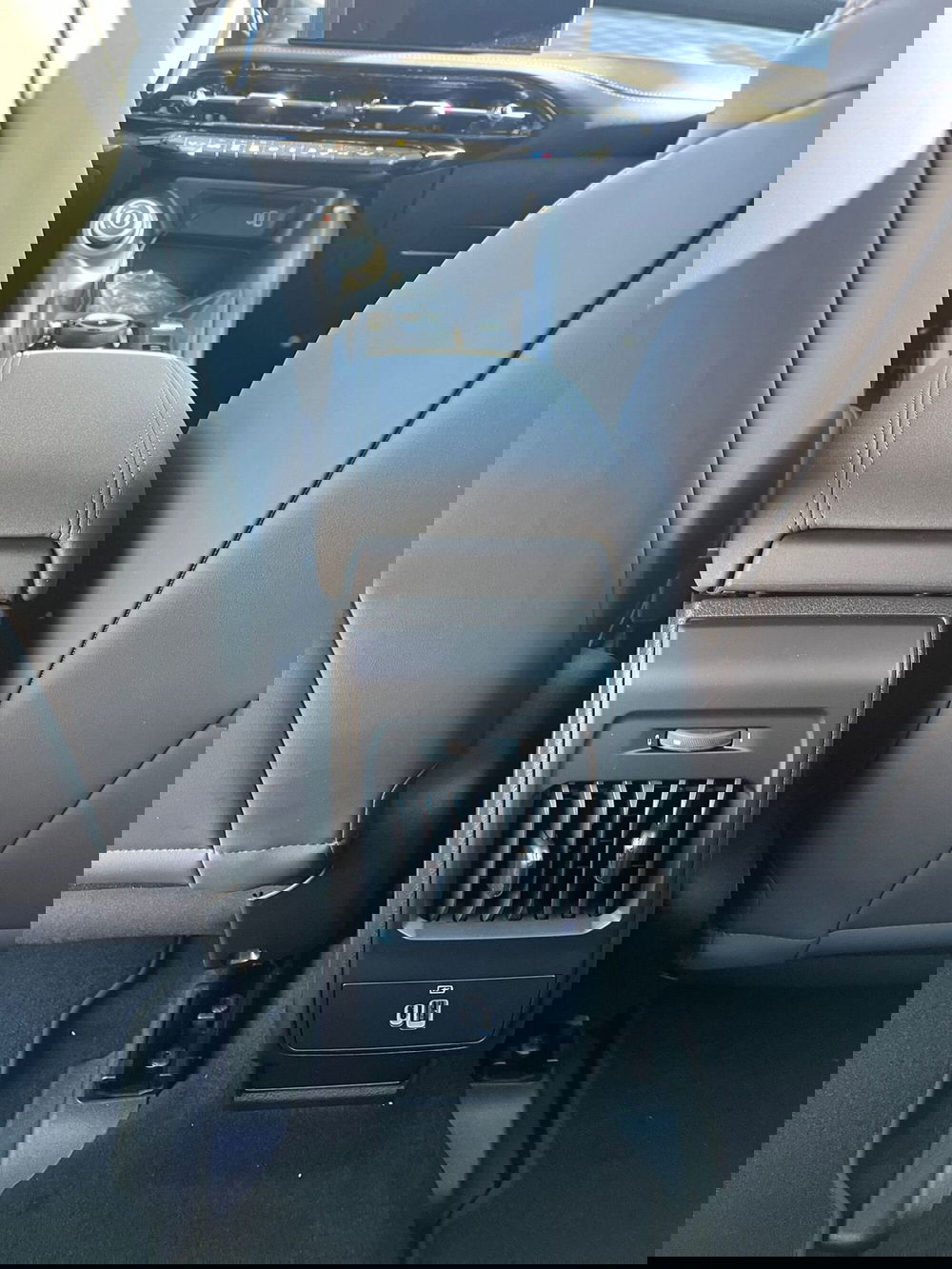 Alfa Romeo Tonale nuova a Milano (20)