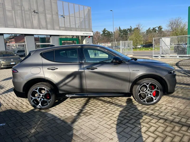 Alfa Romeo Tonale nuova a Milano (5)