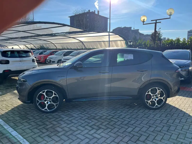 Alfa Romeo Tonale nuova a Milano (6)