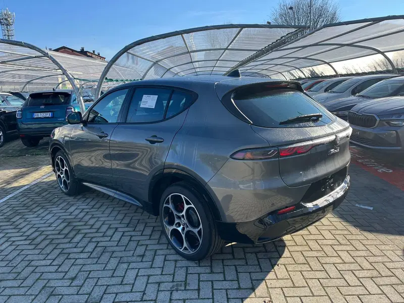 Alfa Romeo Tonale nuova a Milano (7)