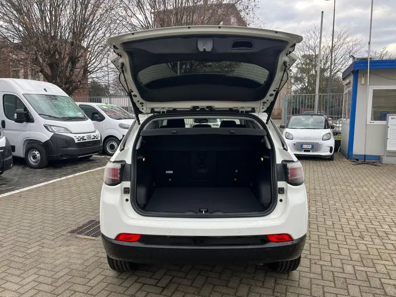 Jeep Compass nuova a Milano (11)