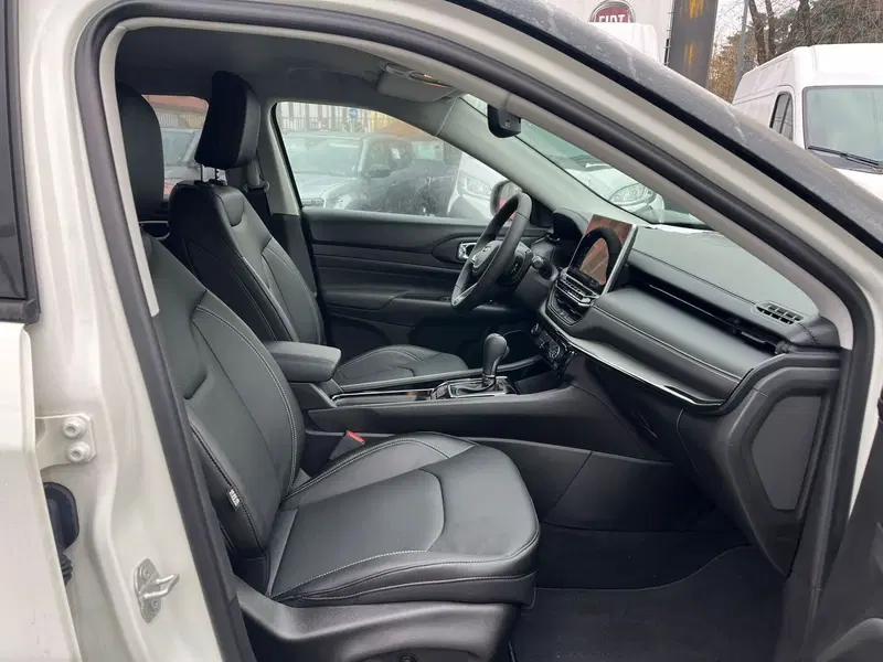 Jeep Compass nuova a Milano (15)