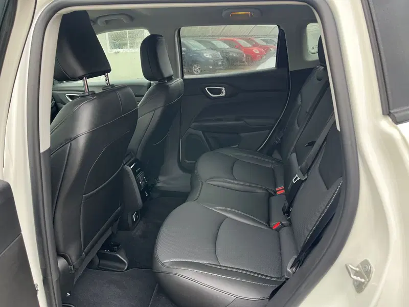 Jeep Compass nuova a Milano (16)