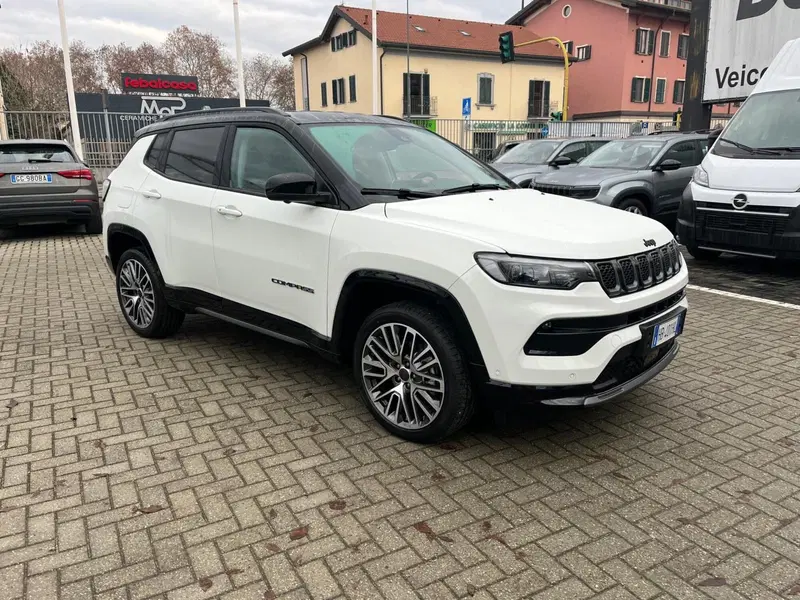 Jeep Compass nuova a Milano (3)