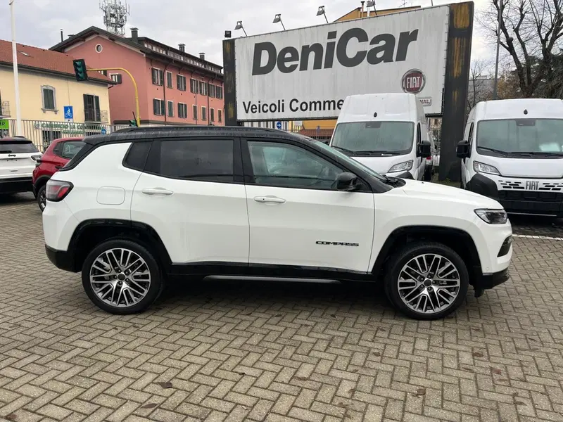 Jeep Compass nuova a Milano (6)
