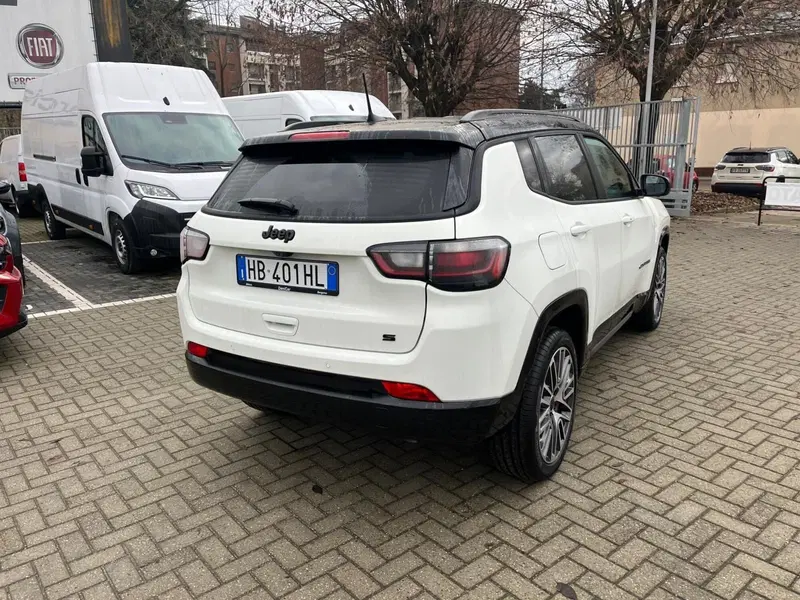 Jeep Compass nuova a Milano (9)