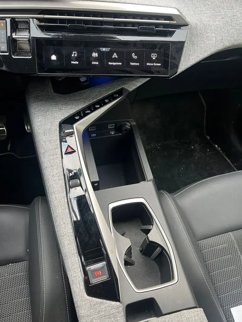 Peugeot 3008 usata a Milano (18)
