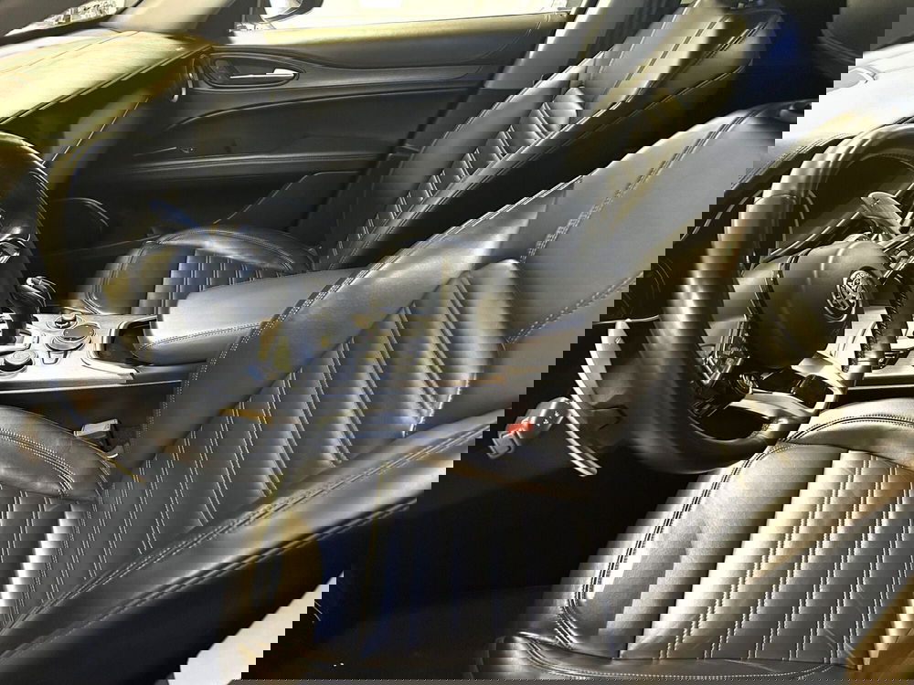 Alfa Romeo Stelvio usata a Ferrara (8)