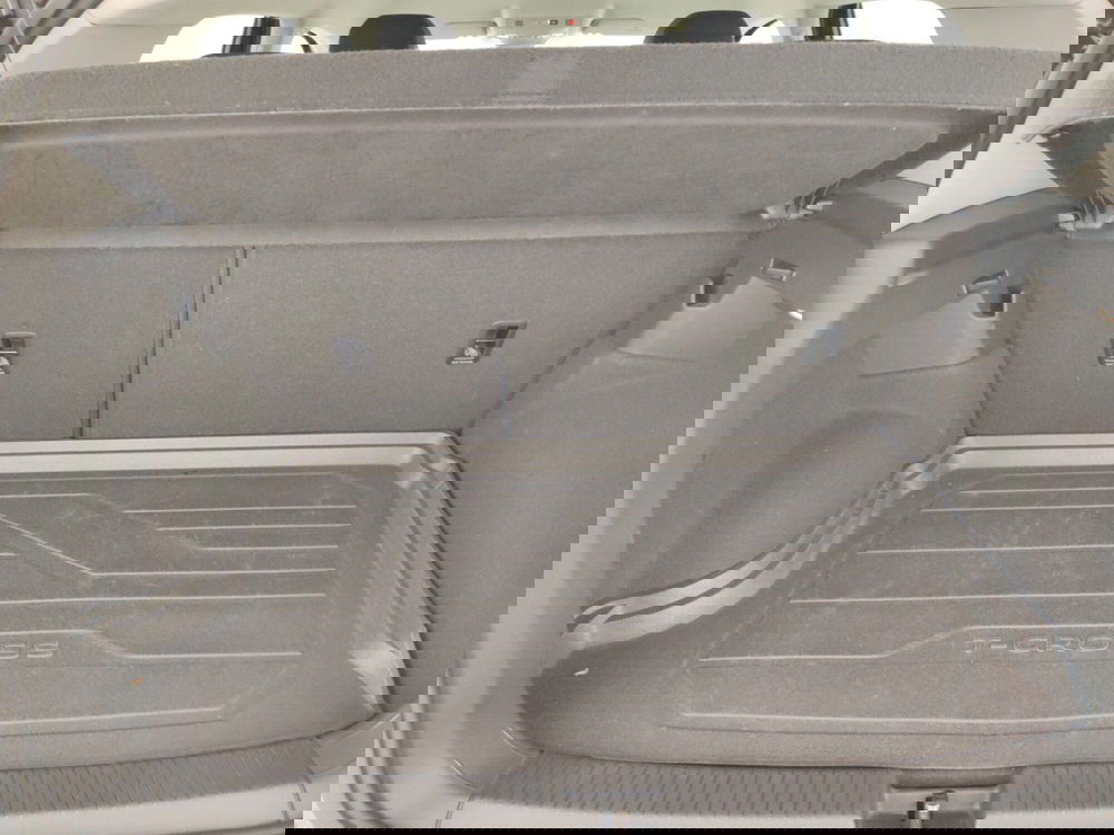 Volkswagen T-Cross usata a Massa-Carrara (16)