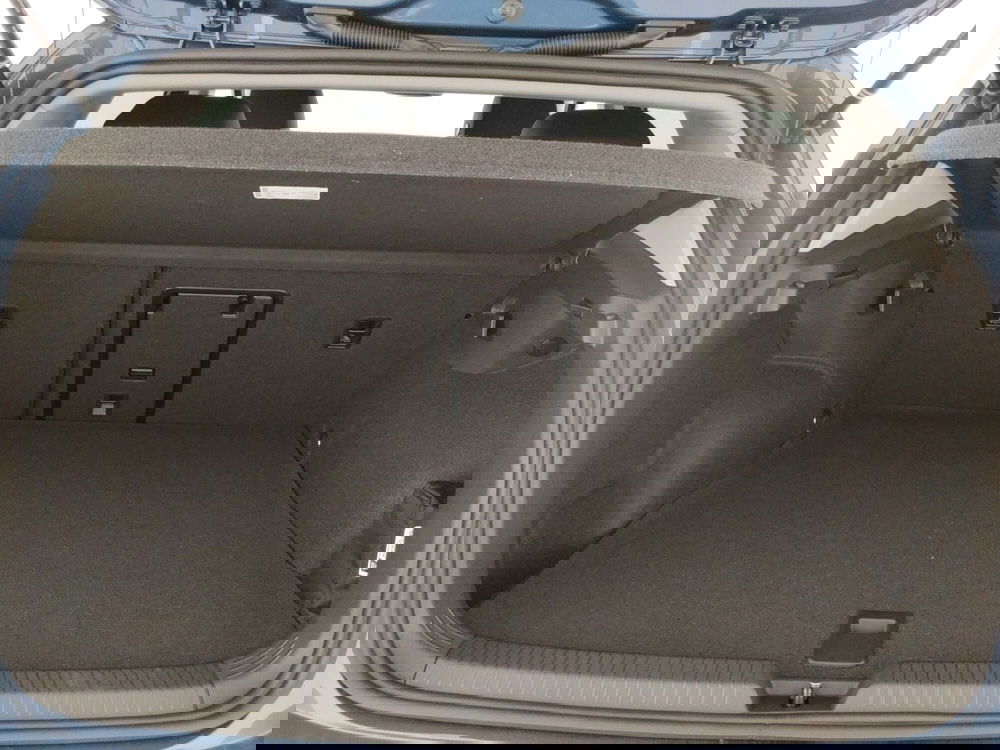 Volkswagen Golf nuova a Napoli (10)