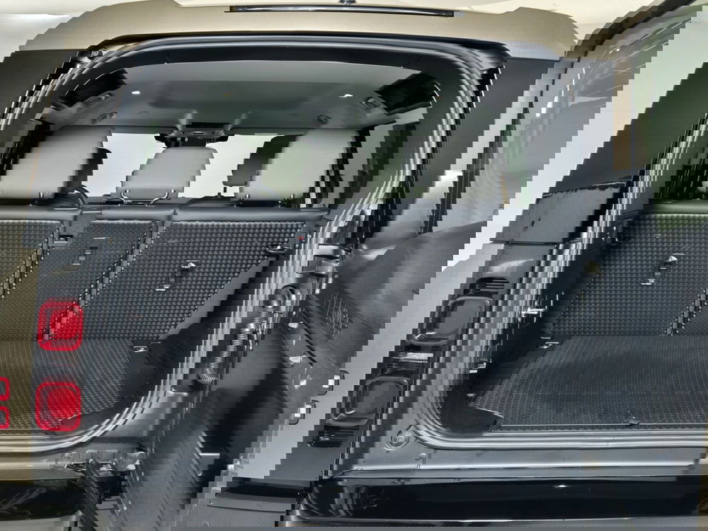 Land Rover Defender usata a Torino (12)