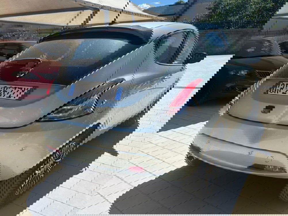 Lancia Ypsilon usata a Salerno (3)