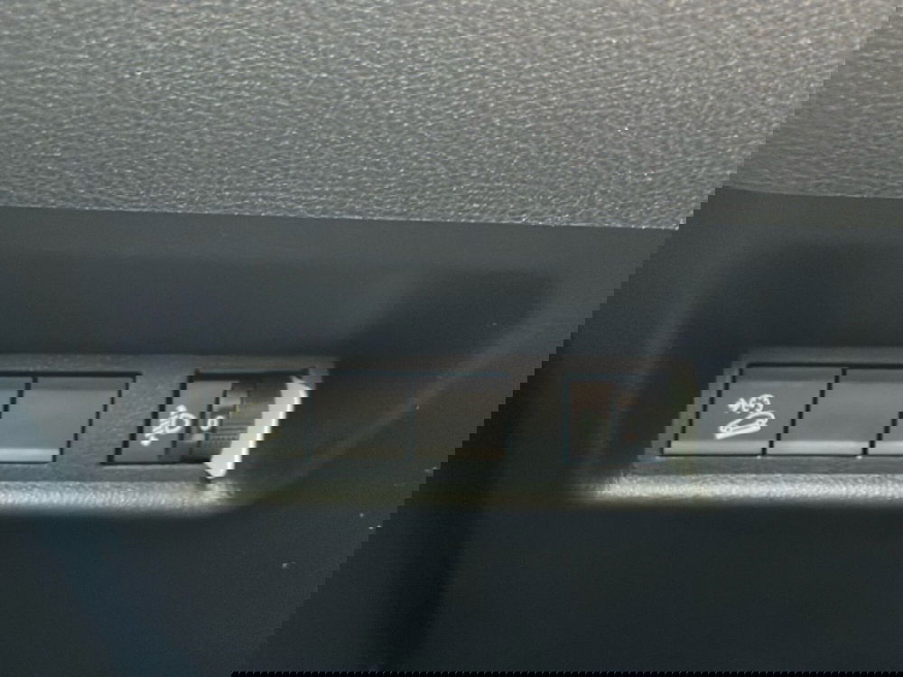 Jeep Avenger nuova a Roma (17)