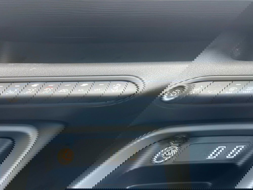 Jeep Avenger nuova a Roma (18)