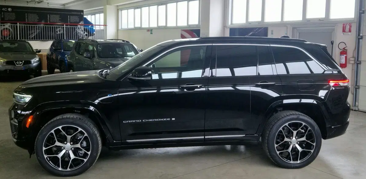Jeep Grand Cherokee nuova a Terni (3)