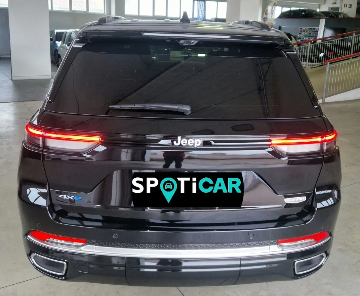 Jeep Grand Cherokee nuova a Terni (5)
