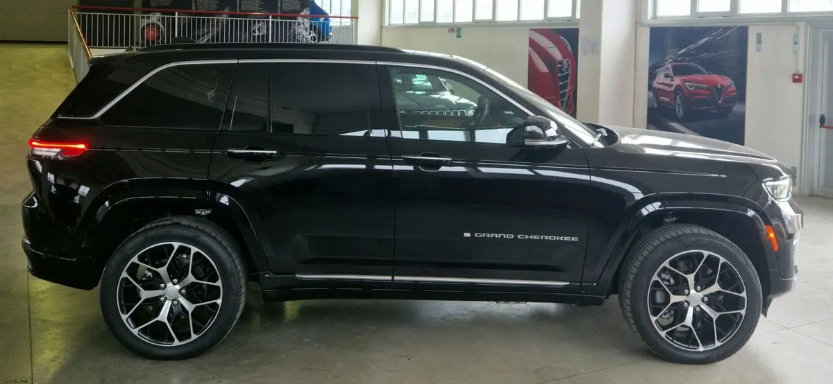 Jeep Grand Cherokee nuova a Terni (6)