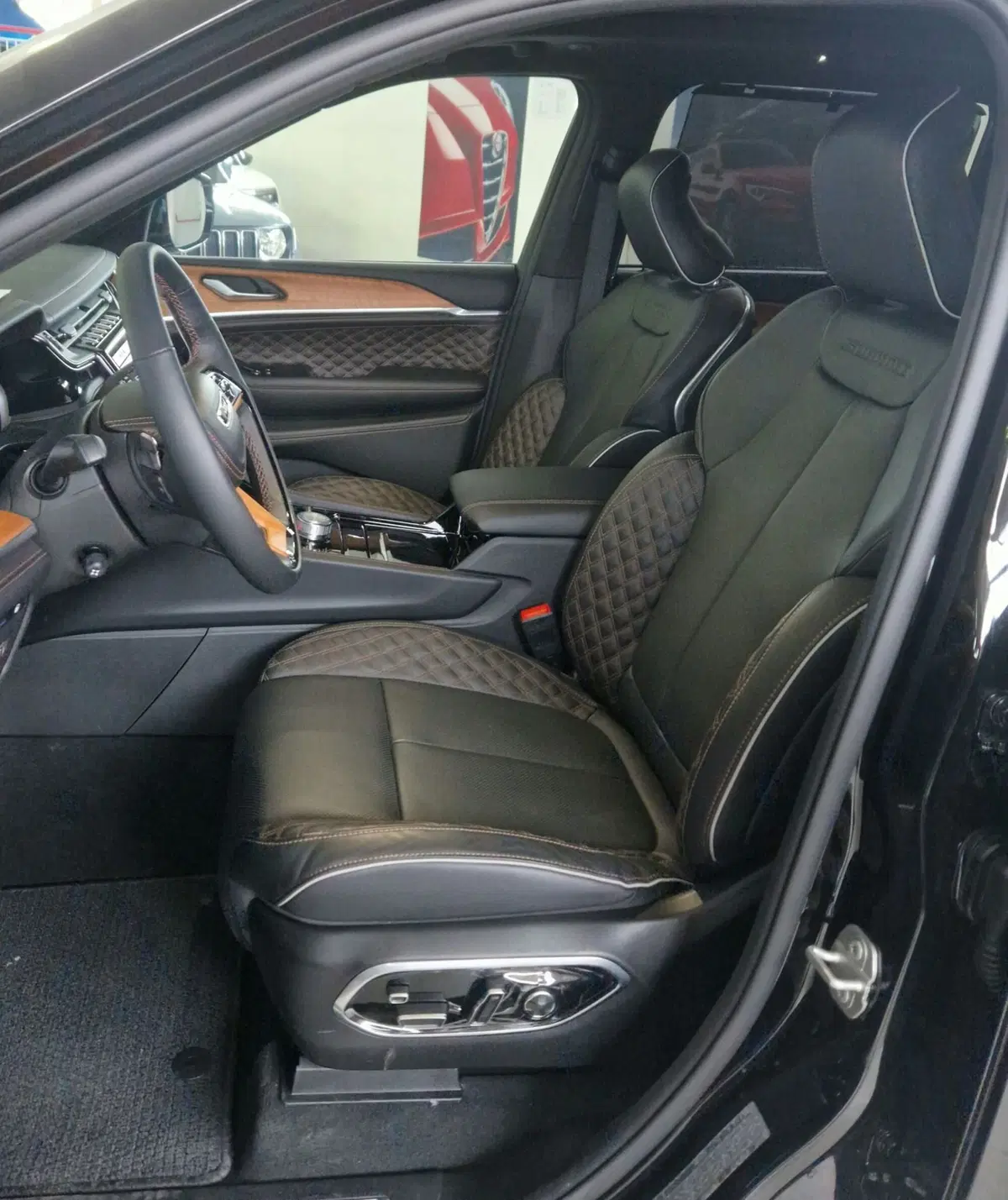 Jeep Grand Cherokee nuova a Terni (7)