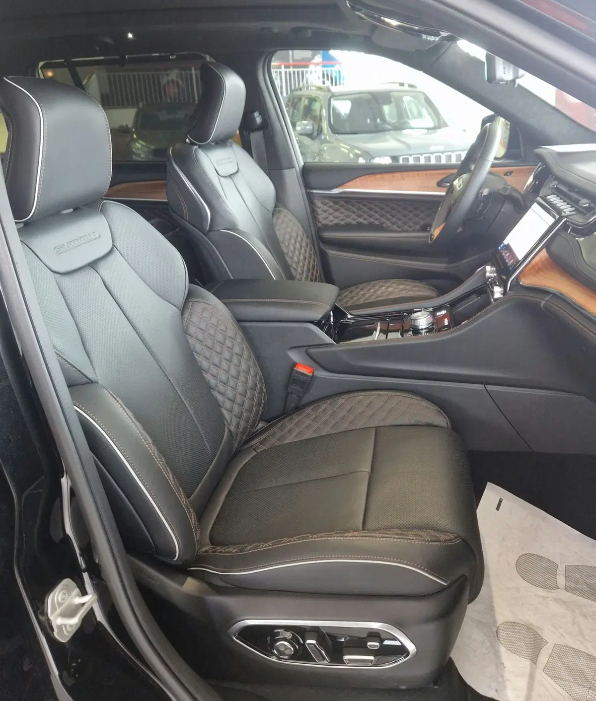 Jeep Grand Cherokee nuova a Terni (8)
