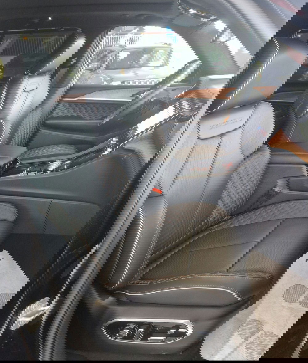 Jeep Grand Cherokee nuova a Terni (8)