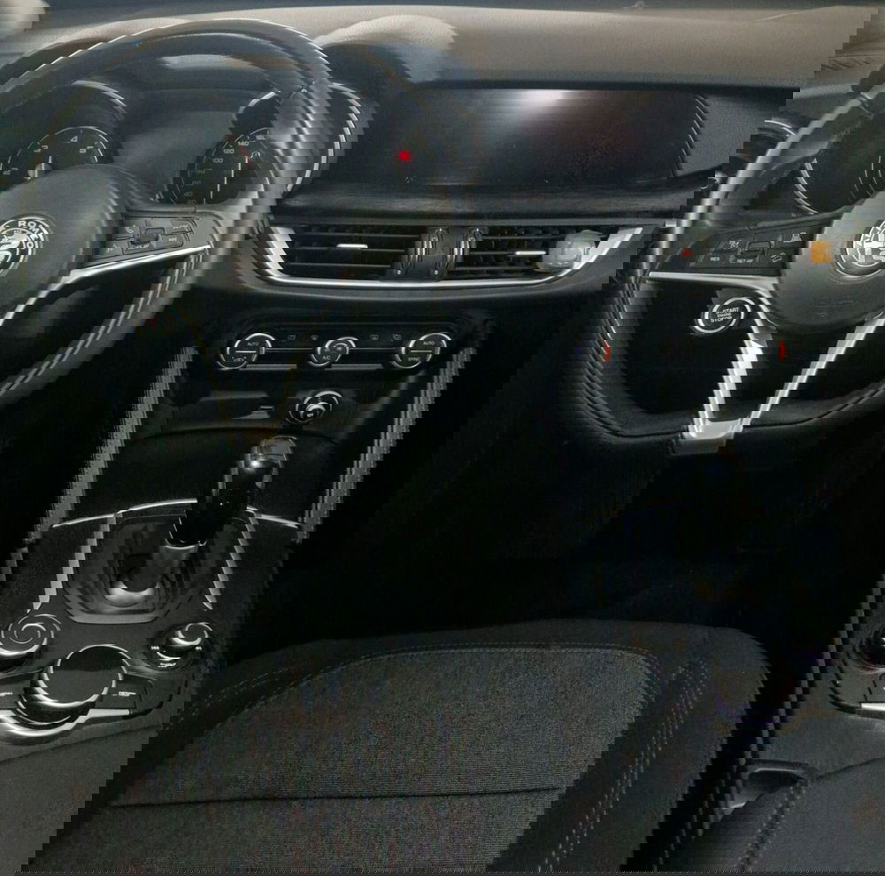 Alfa Romeo Stelvio usata a Terni (11)