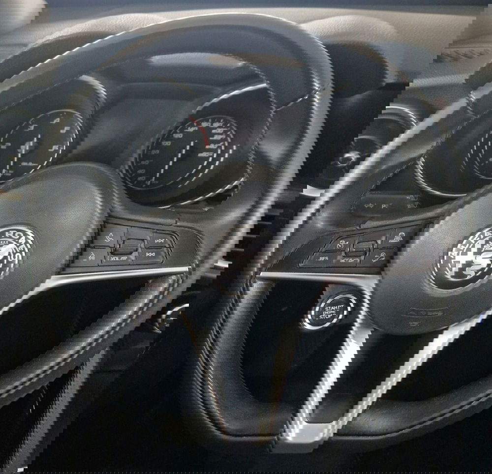 Alfa Romeo Stelvio usata a Terni (12)