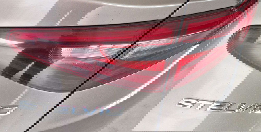 Alfa Romeo Stelvio usata a Terni (17)