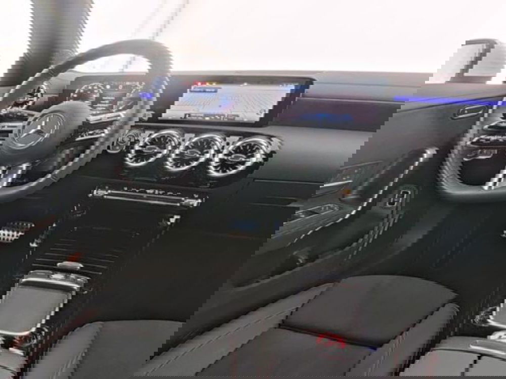 Mercedes-Benz CLA Shooting Brake usata a Milano (6)